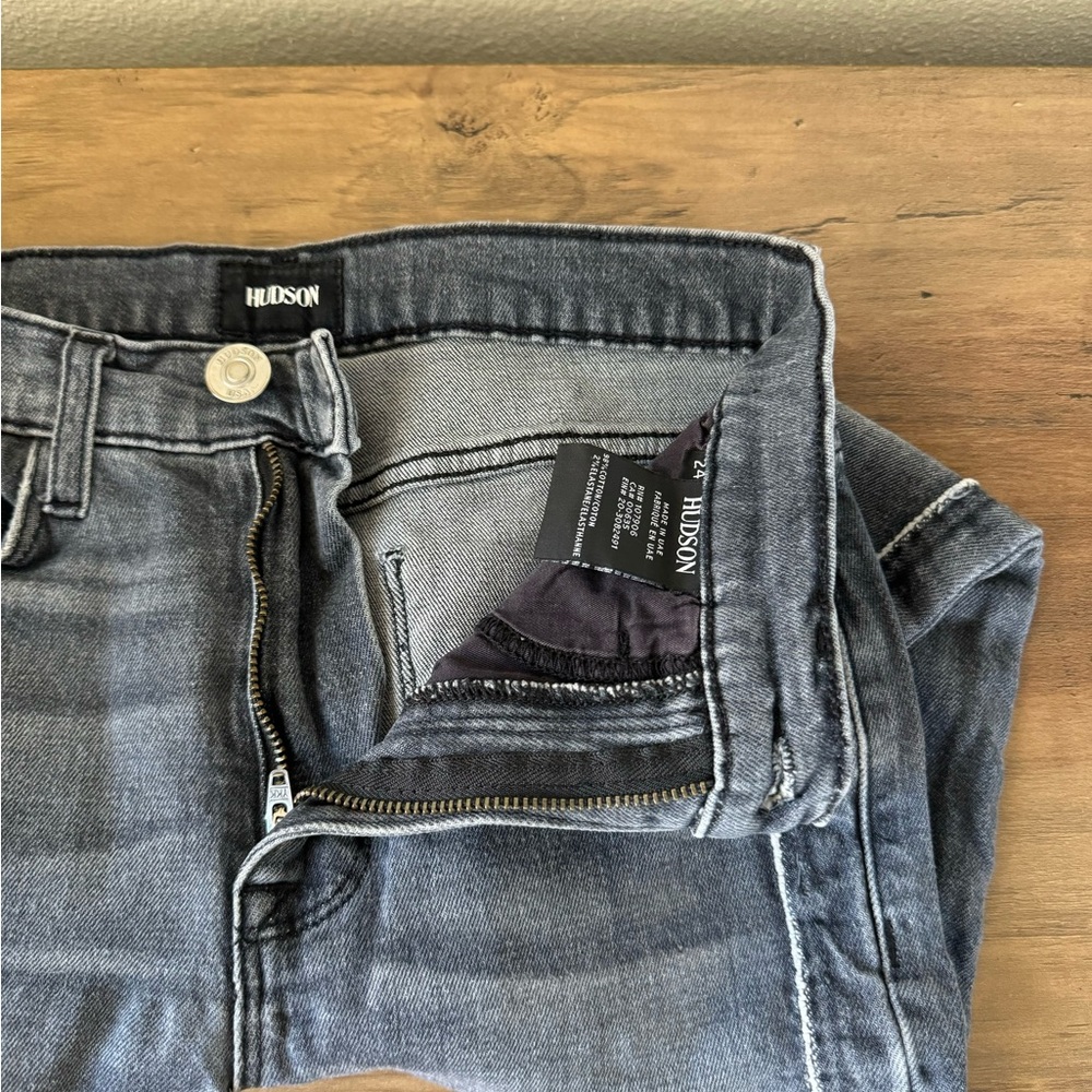 Hudson Jeans Straight Leg in High Waisted Size 24 - Picture 4 of 7